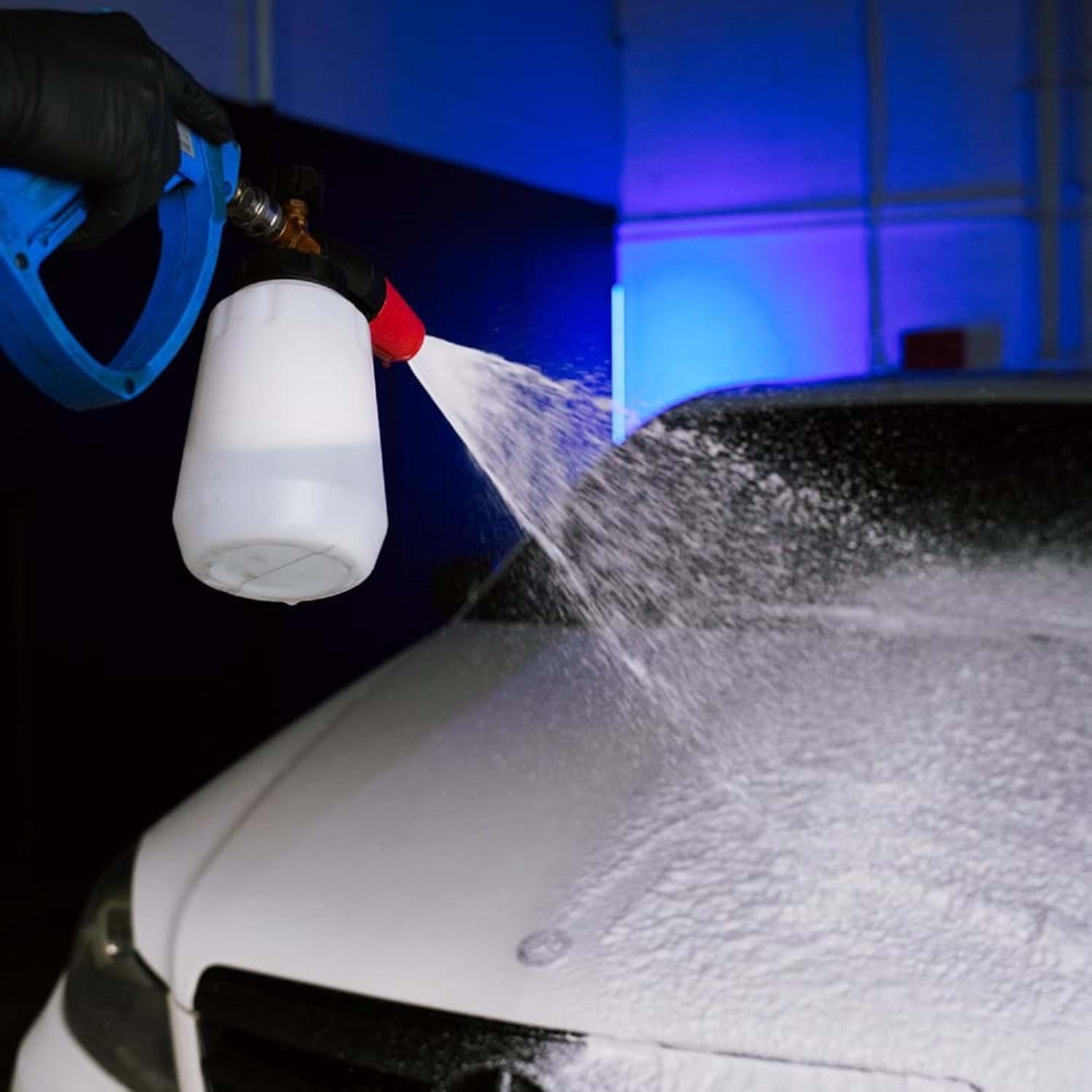 GYEON Q²M Foam Araç Ön Yıkama Şampuanı Konsantre - 1000 ml - Yoğun Köpüklü Prewash Snow Foam foam lance ile kullanım görseli köpük performansı
