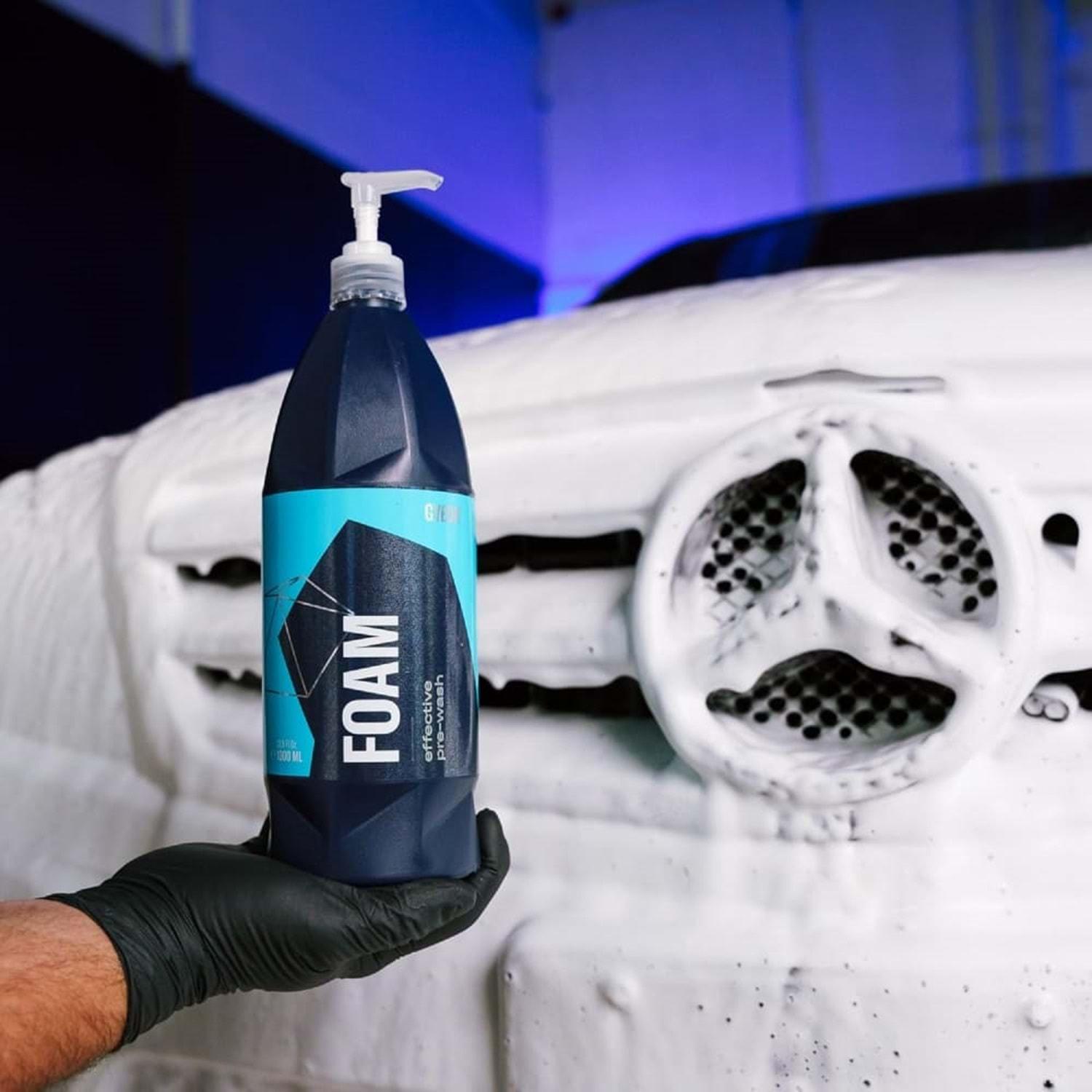 GYEON Q²M Foam Araç Ön Yıkama Şampuanı araç üzerindeki köpük performansı görseli 