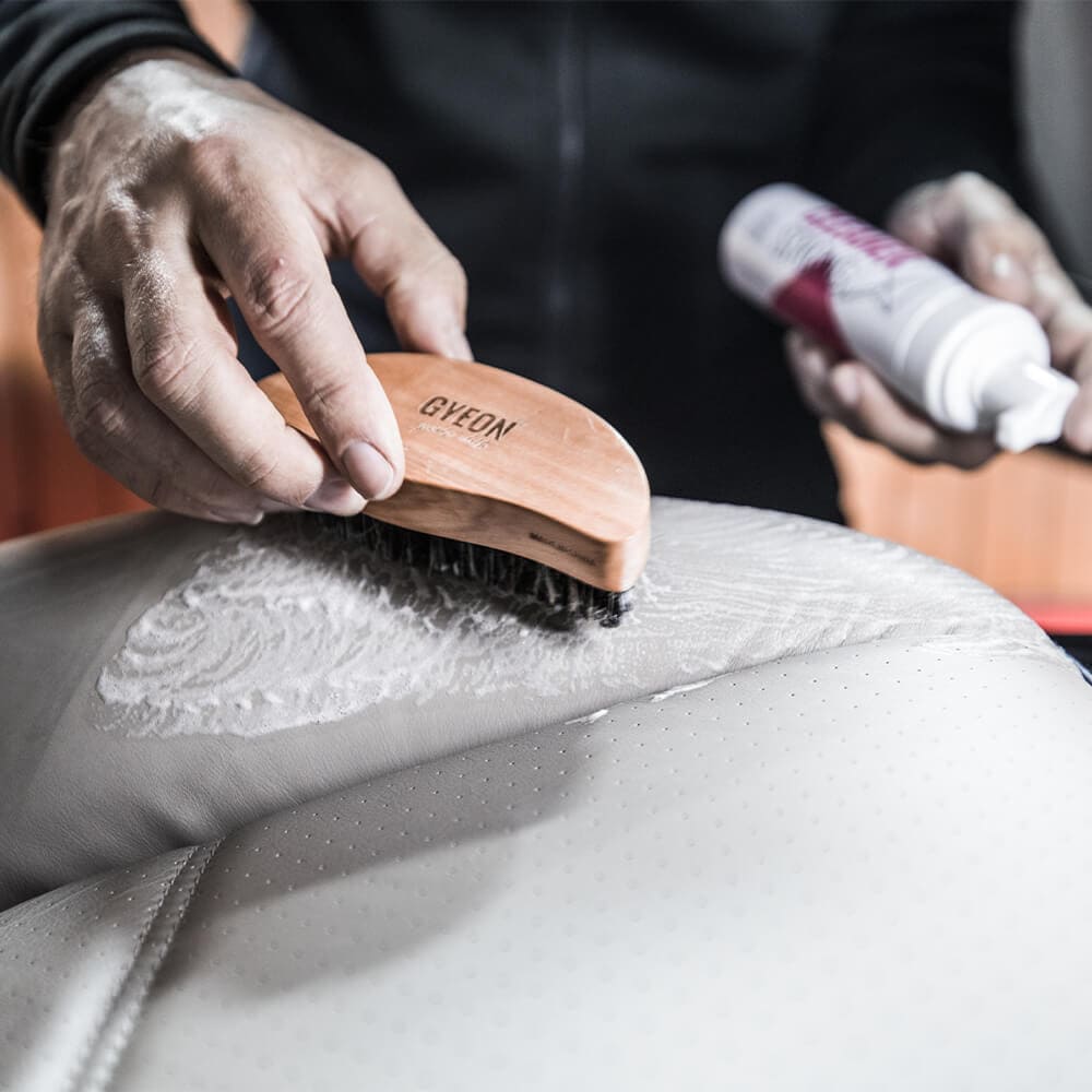 GYEON Q²M Leather Brush At Kılı Deri Temizlik Fırçası