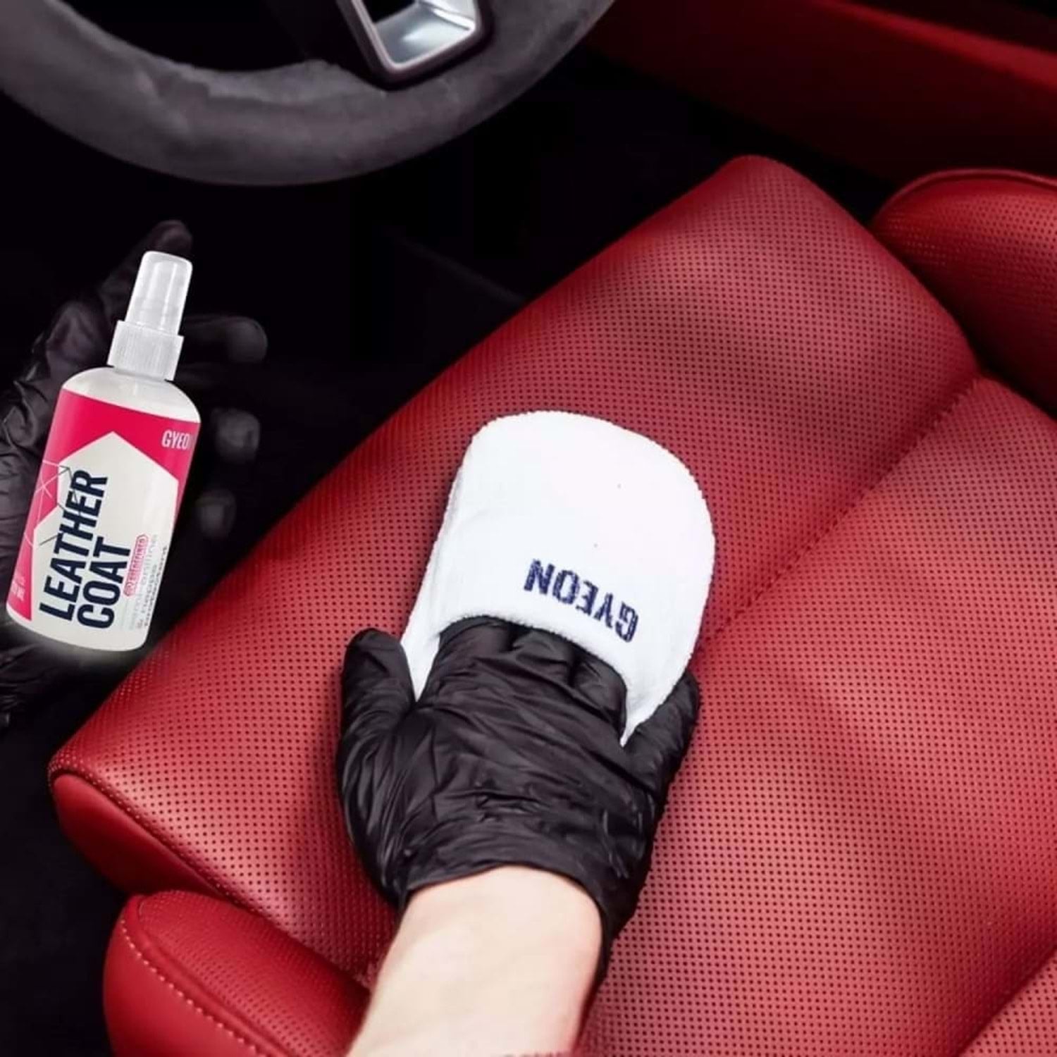 GYEON Q²M LeatherSet Strong 5 Parça oto deri bakım kiti deri temizleyici deri koruyucu deri koruyucu uygulama görseli