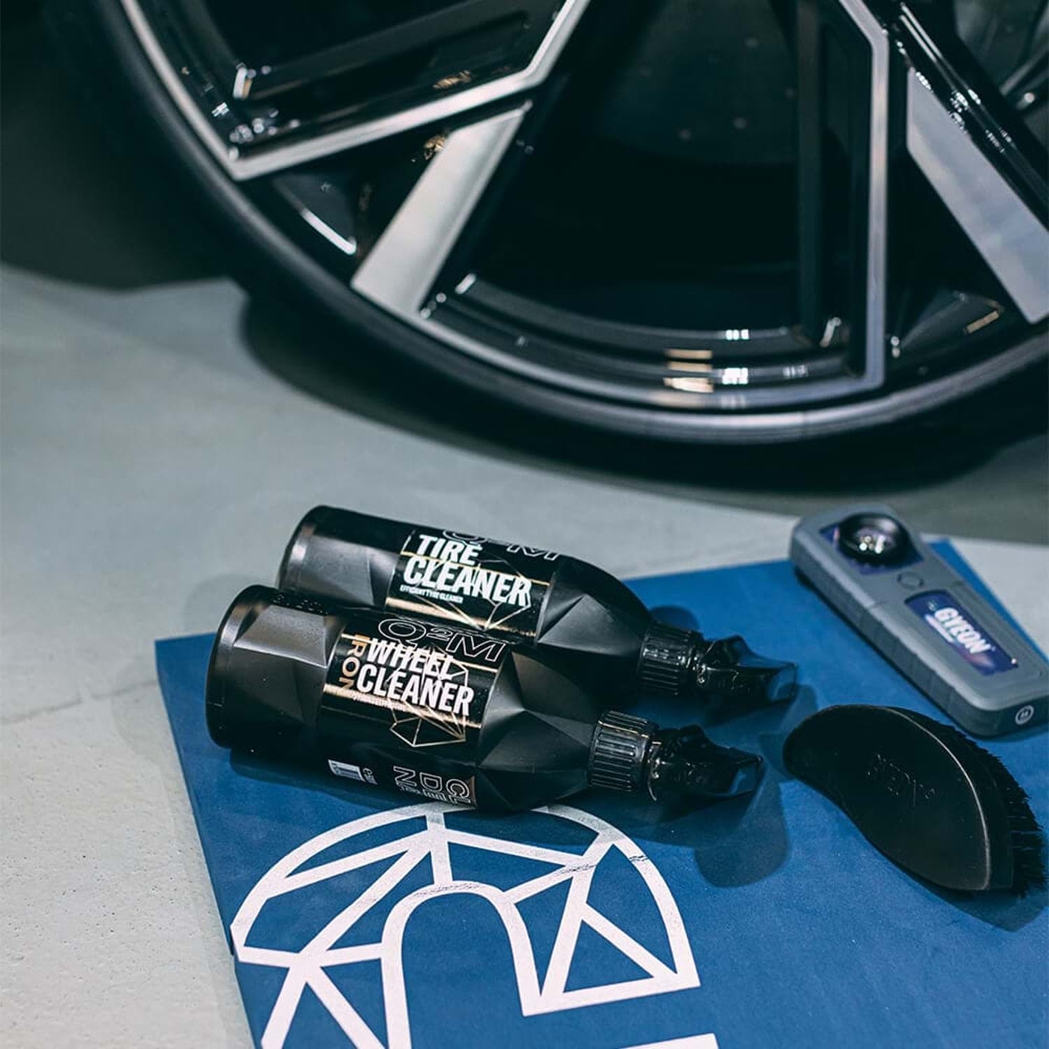 GYEON Q²M Tire Brush Dayanıklı Lastik Davlumbaz Temizlik Fırçası ürün görseli
