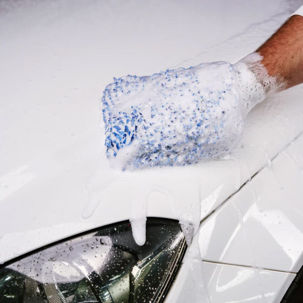GYEON Q²M Bathe PH Nötr Cilalı Oto Şampuanı 1000 ML Yüksek Konsantre Jel Araç Yıkama Köpüğü